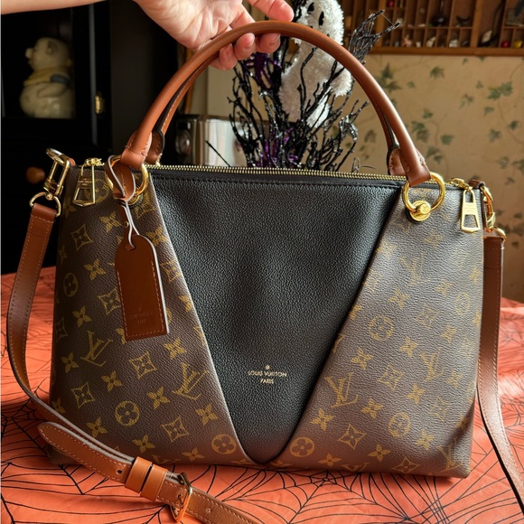 Louis Vuitton Monogram V Tote Black W Tags - Picture 12 of 16